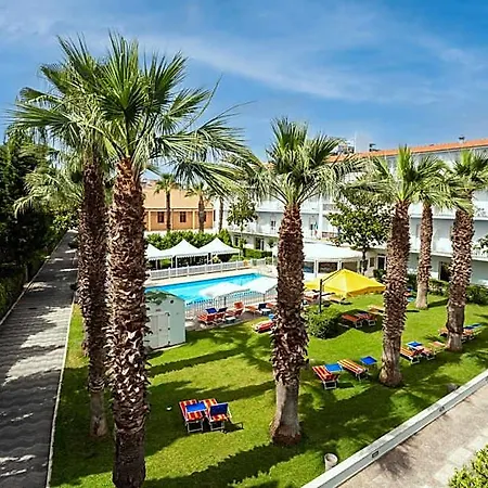 Centro Vacanze Domus M.g. 2* 마르틴시쿠로