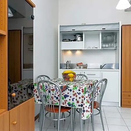 Centro Vacanze Domus M.g. 호텔 2*